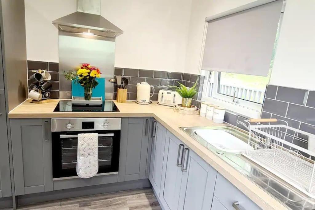 Cosy Hideaway Lodge In Glan Gwna Caeathro Esterno foto