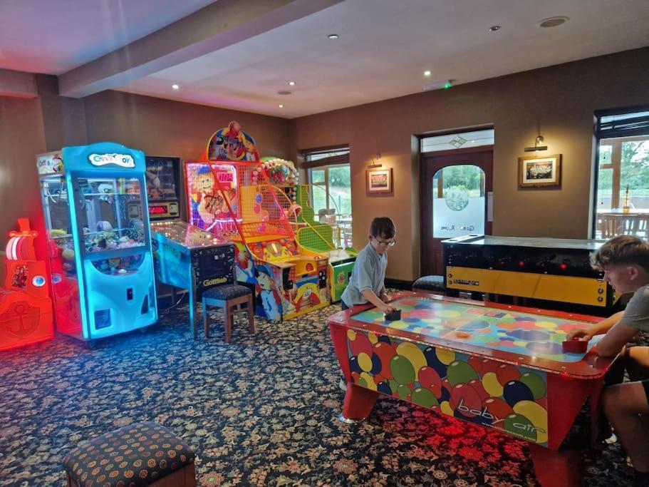 Cosy Hideaway Lodge In Glan Gwna Caeathro Esterno foto