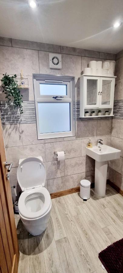 Cosy Hideaway Lodge In Glan Gwna Caeathro Esterno foto